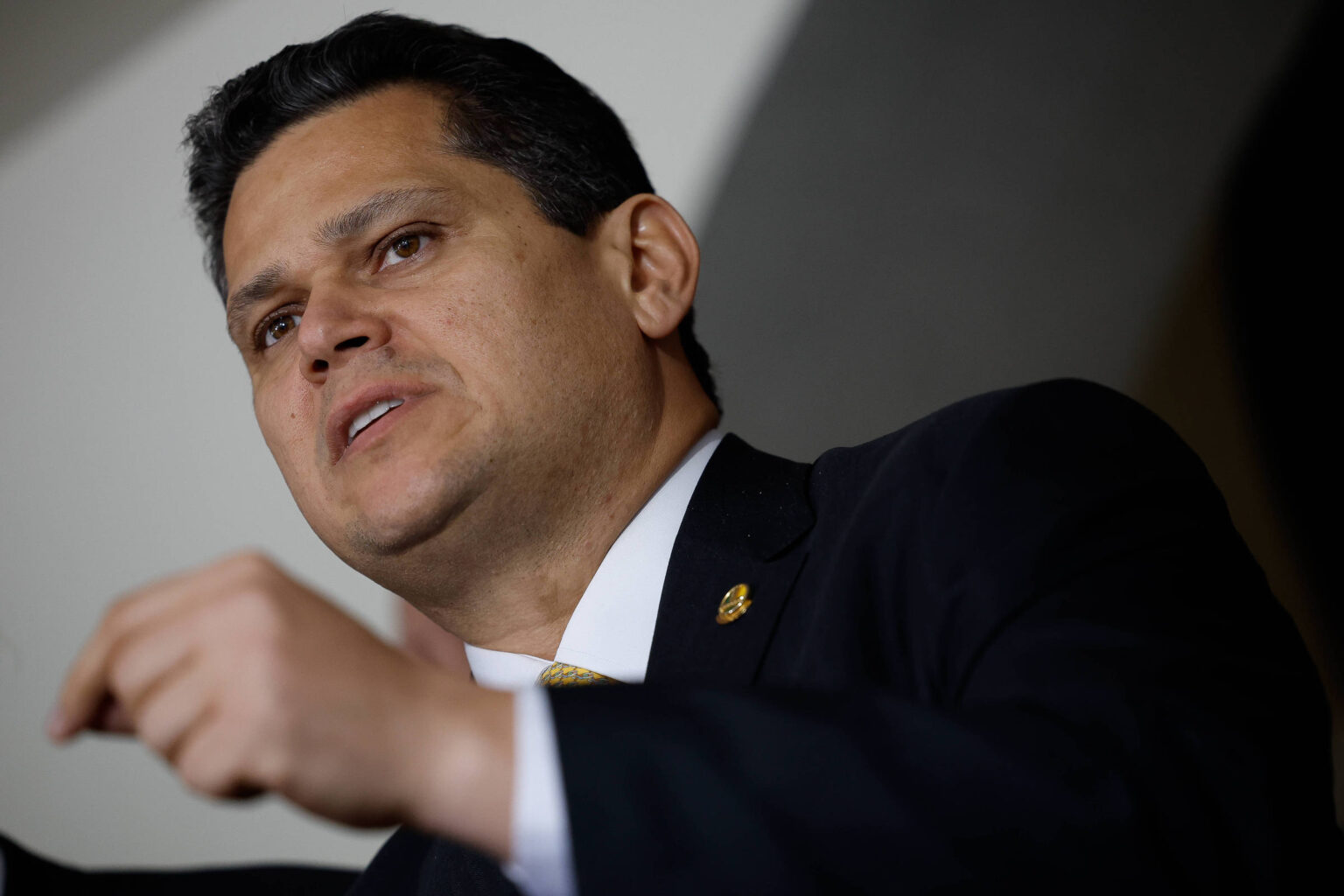 Alcolumbre rechaça ações de Trump e defende Poderes – 31/07/2025 – Poder