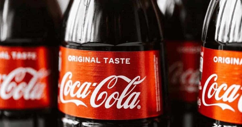 Entenda se mudança na produção da receita da Coca-Cola afeta a saúde