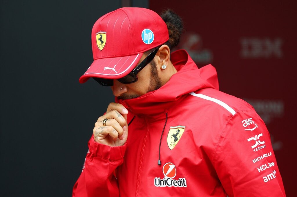 F1:Hamilton adota tom ‘curto e grosso’ falando de quali da sprint