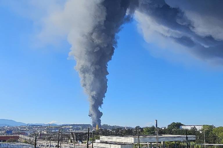 Incêndio atinge indústria de Guarulhos neste sábado (26) – 26/07/2025 – Cotidiano