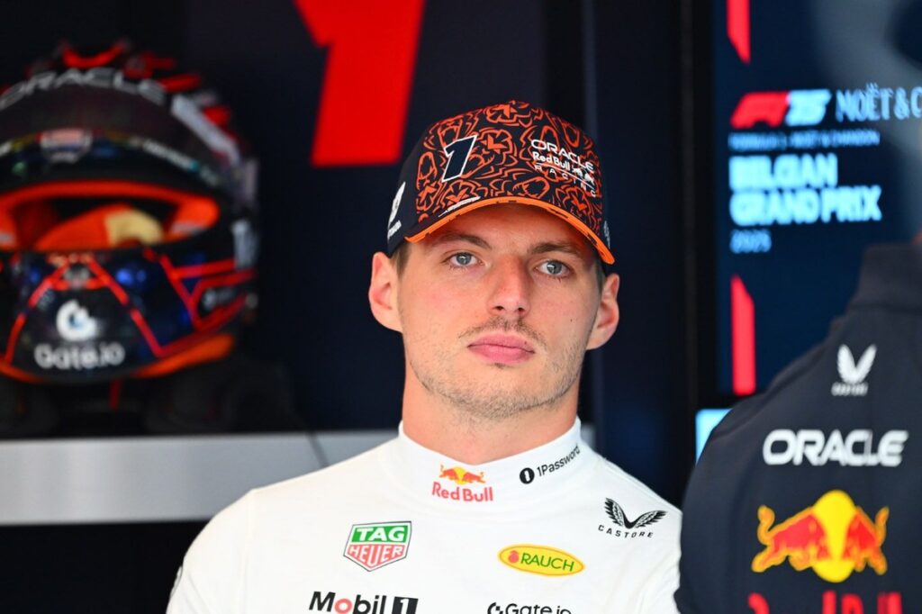 Verstappen confirma permanência na Red Bull em 2026