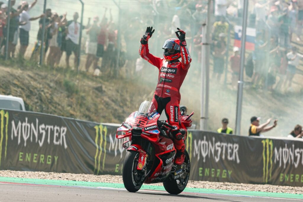 Márquez revela piloto a quem ‘tentou copiar’
