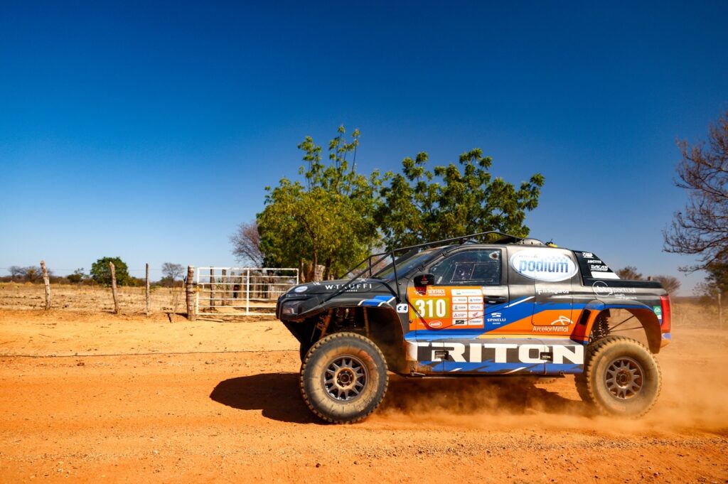 Mitsubishi Triton completa etapa novamente em terceiro