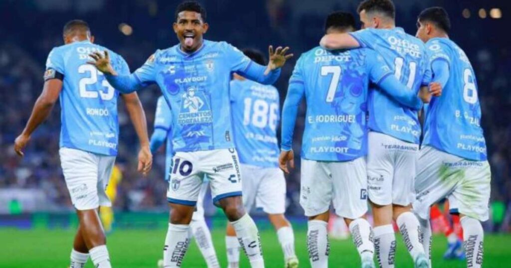 Técnico do Pachuca admite conversas para retorno de John Kennedy ao Fluminense