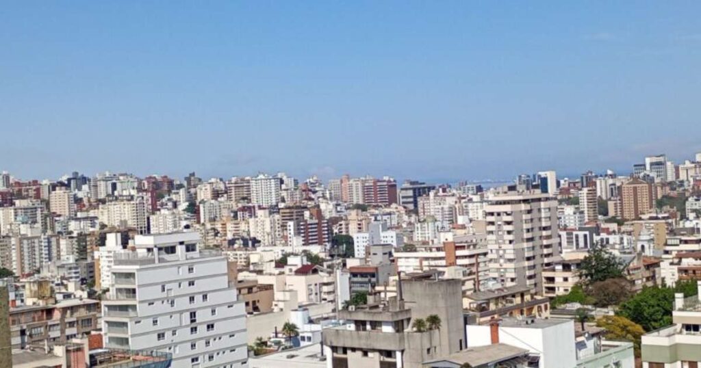 Nos próximos 3 dias algumas ruas em 28 bairros de Porto Alegre terão desligamento de energia; Confira a lista da CEEE