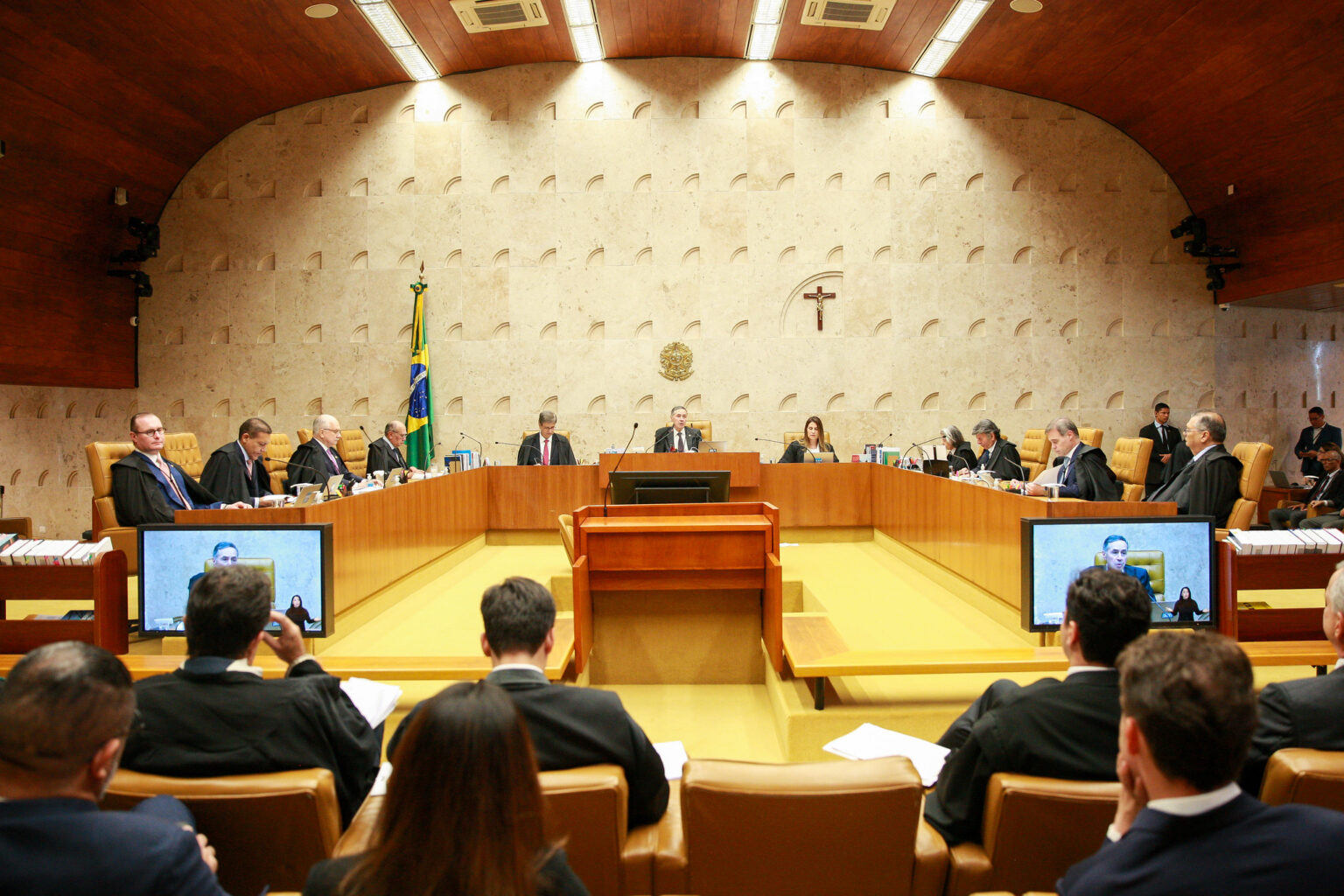 Manifesto de partidos de esquerda apoia STF contra sanções
