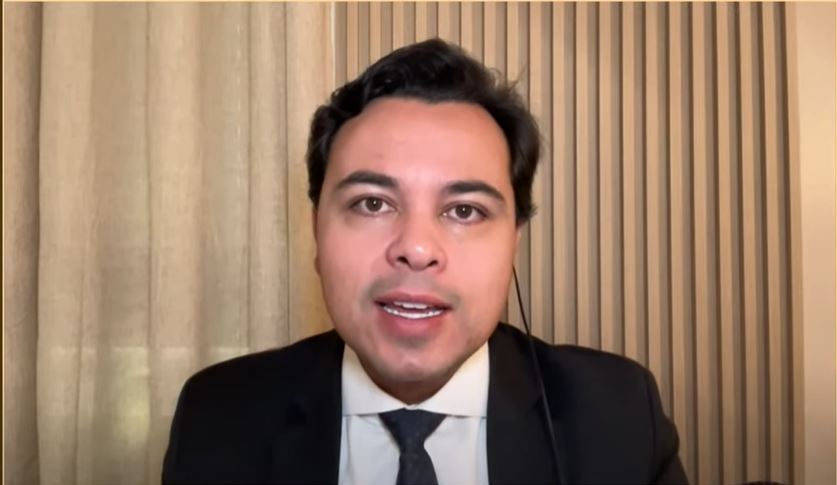 Interrogatório de Filipe Martins: Defesa pede sessão presencial