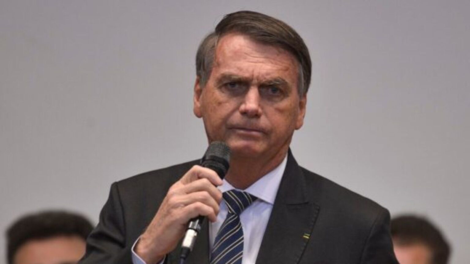 Moraes proíbe Bolsonaro de dar entrevistas em redes sociais