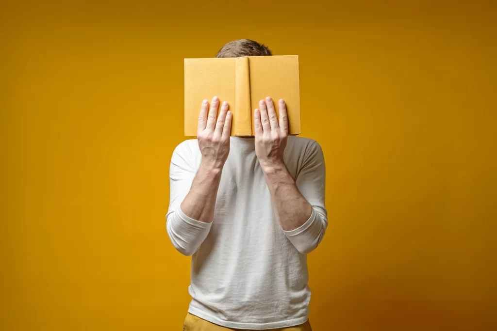 Se começar um desses 7 livros, esquece: adeus sono, vida social e talheres