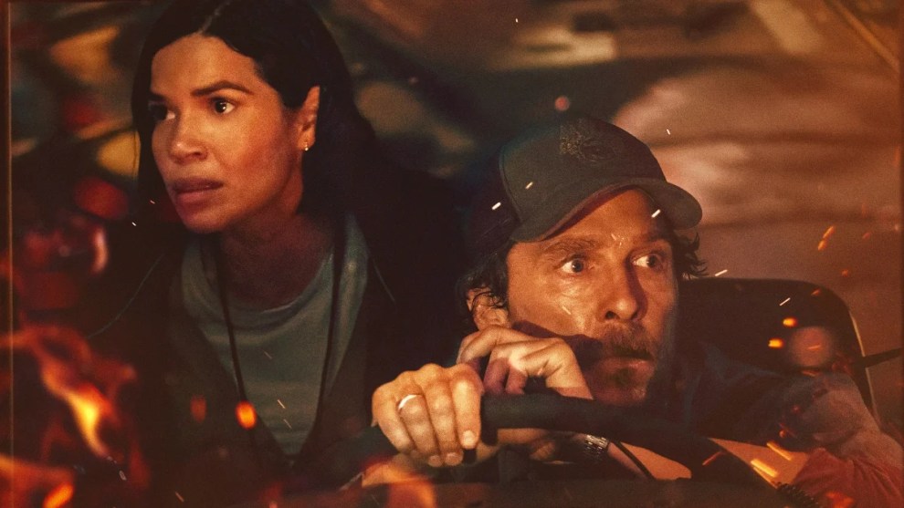 Matthew McConaughey enfrenta pior incêndio da Califórnia no trailer de“O Ônibus Perdido”