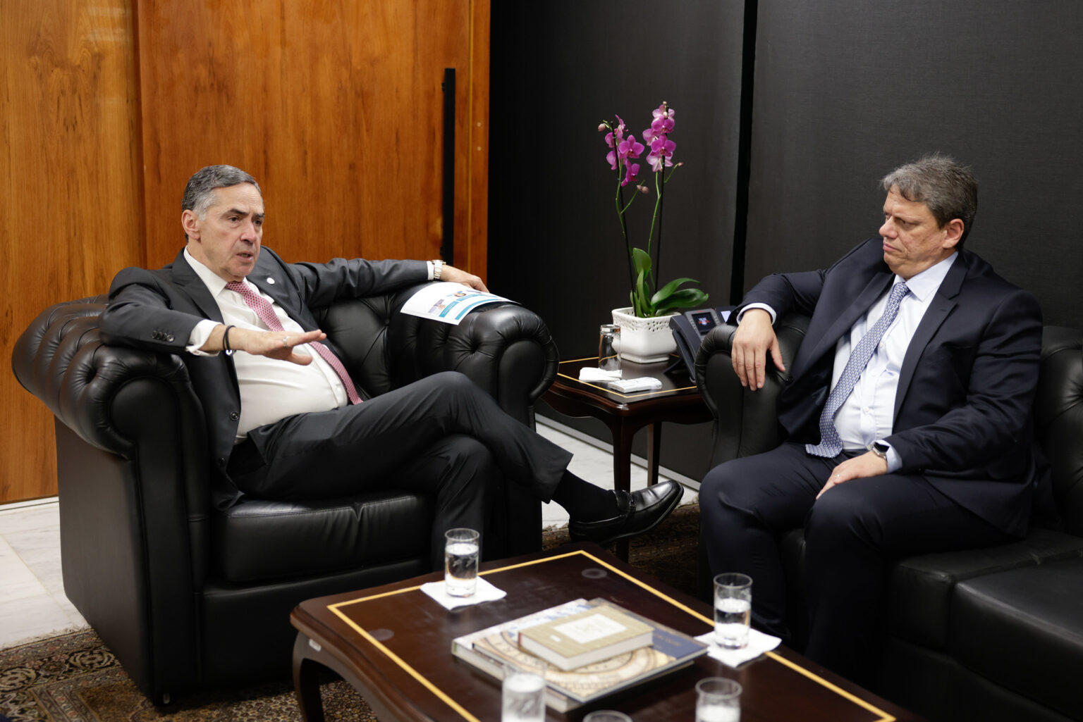 Esquerda cerca Tarcísio no STF e repete ofensiva a Bolsonaro