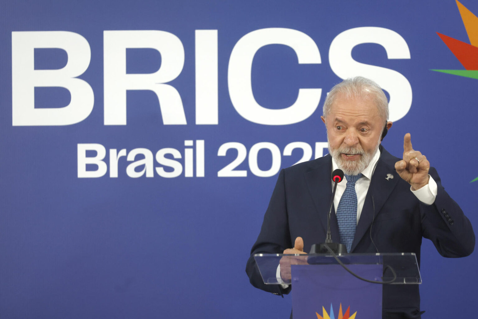 Lula reforça polarização nas redes para encobrir economia