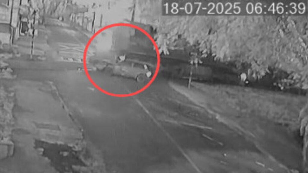 carro é atingido por trem na Vila Nova em Apucarana