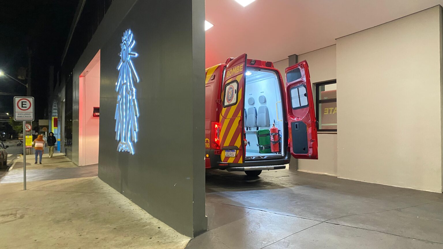 Idoso com câncer trancado em casa é salvo por bombeiros em Apucarana