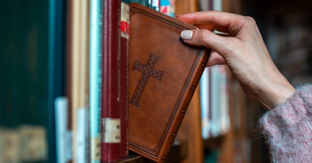 A Bíblia tem a ver com a palavra “biblioteca”?