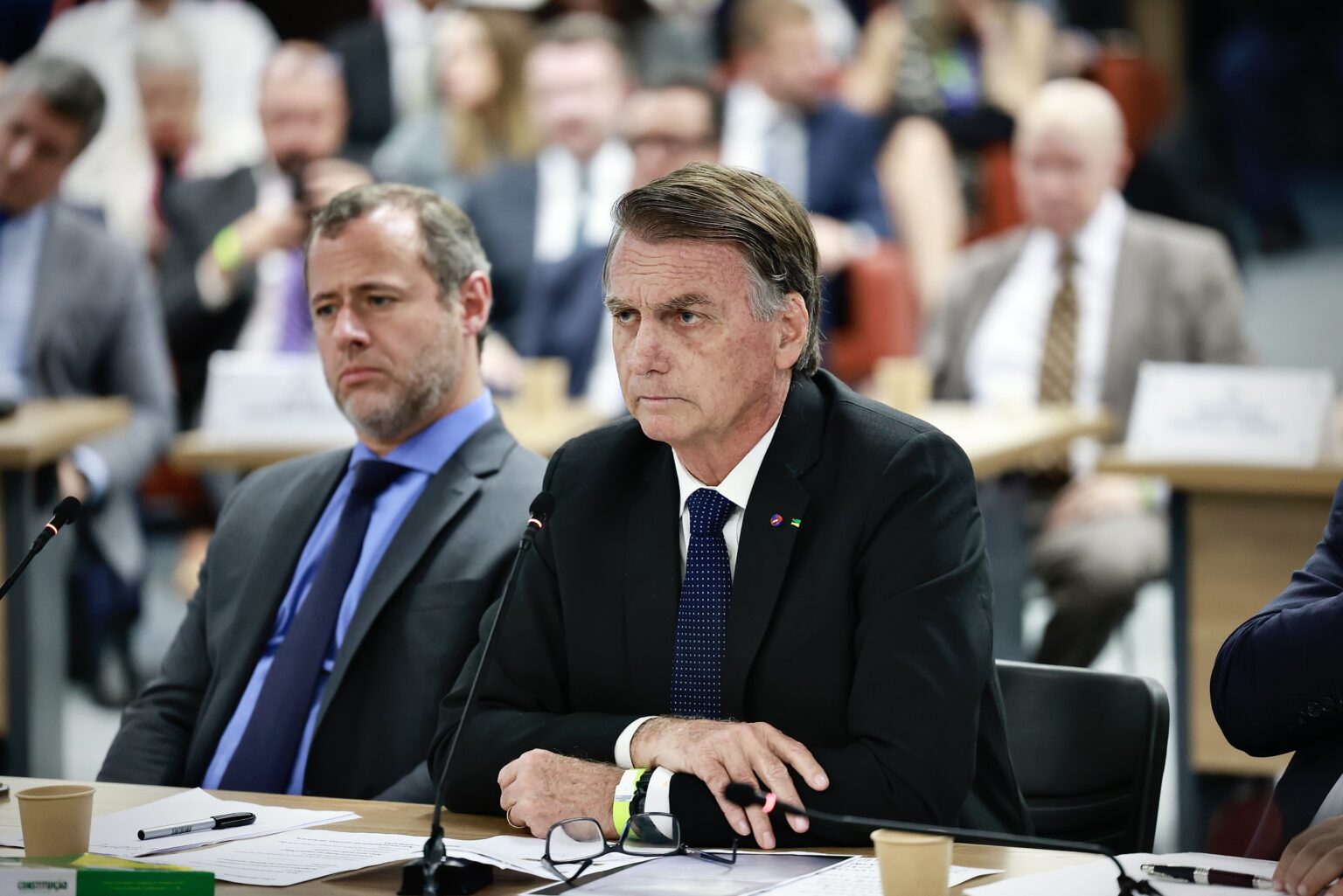 Decisão contra Bolsonaro viola garantias básicas, dizem juristas