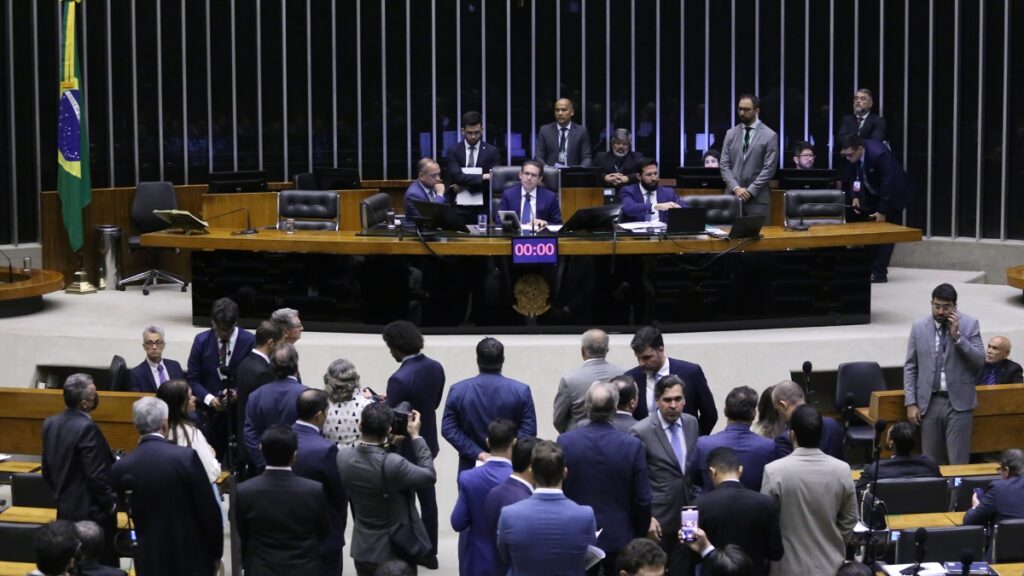 Câmara aprova R$ 30 bilhões do Fundo Social para socorrer produtores rurais