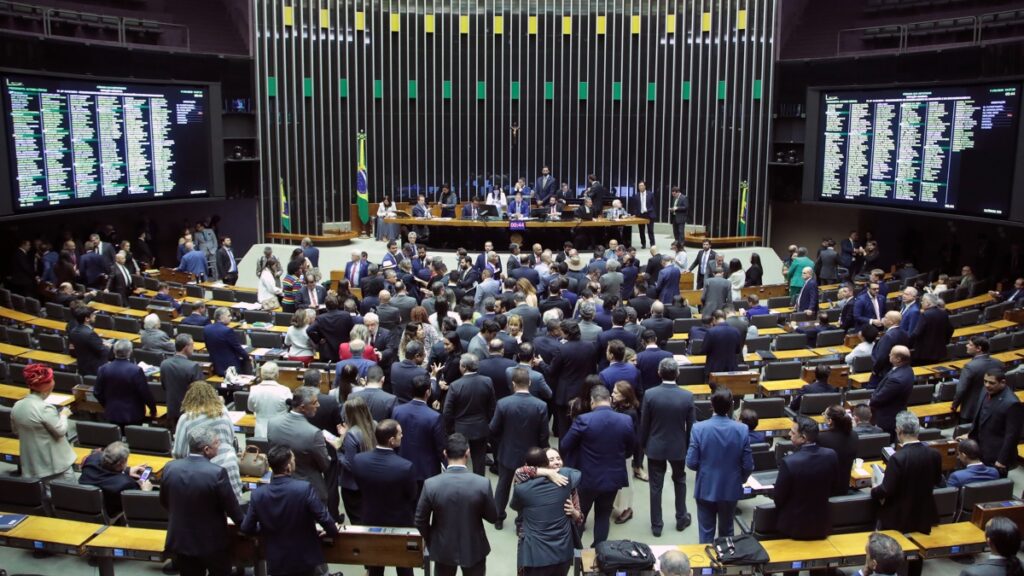 Base de Lula reclama de pedidos da oposição por informações dos ministérios