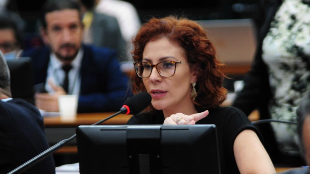 Carla Zambelli não devolve apartamento funcional e deve ser multada pela Câmara