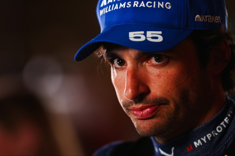 Sainz “ficou completamente chocado” com saída da Ferrari