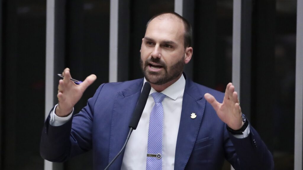 Eduardo Bolsonaro diz que apenas anistia pode suspender tarifaço de Trump