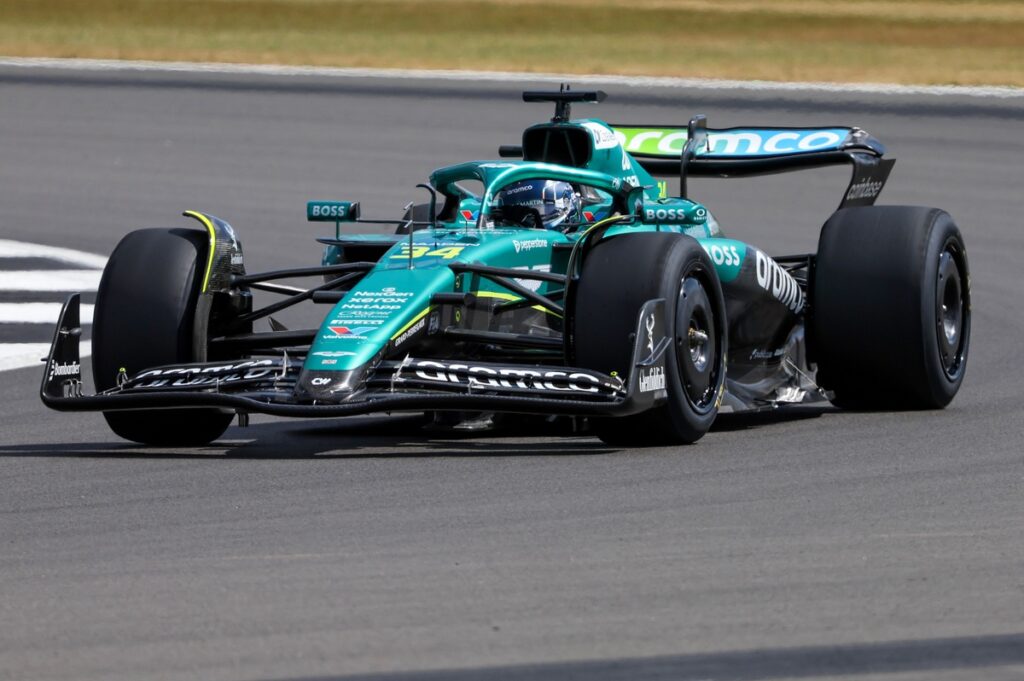 Bortoleto e Drugovich correm em Silverstone no teste Pirelli