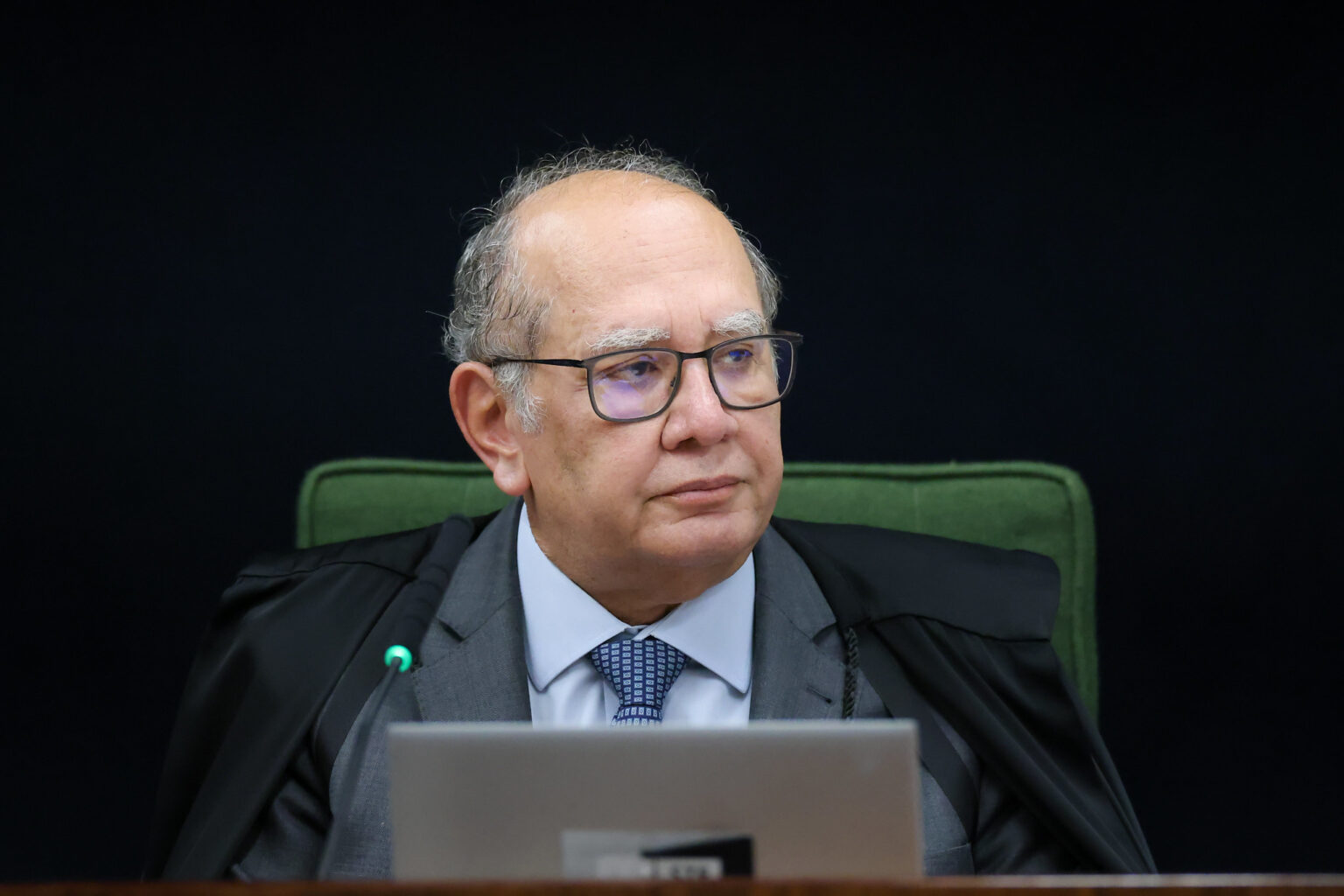 Moraes conduz processos no STF com coragem, defende Gilmar