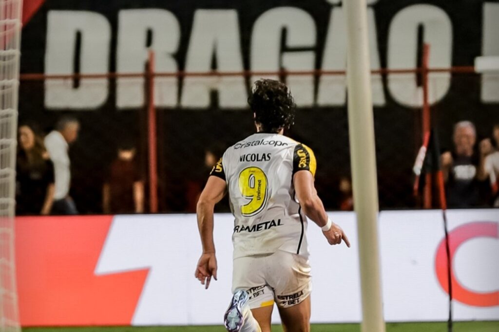 Criciúma apronta fora de casa e vence o Atlético Goianiense na Série B