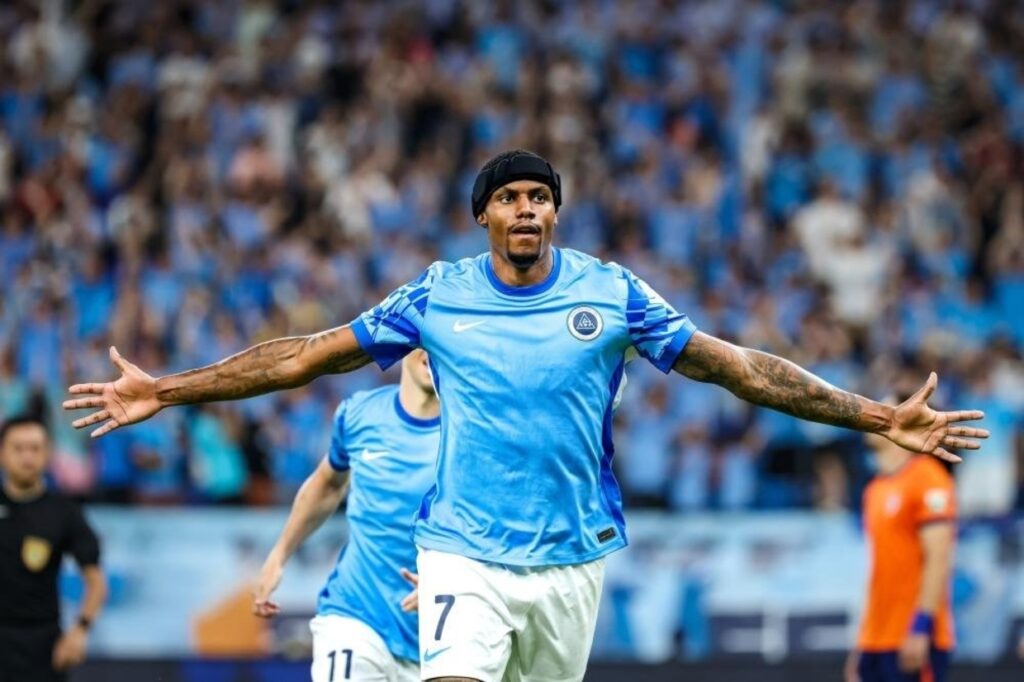 Wesley Moraes ressurge na Segundona turca e estreia no Japo com hat-trick