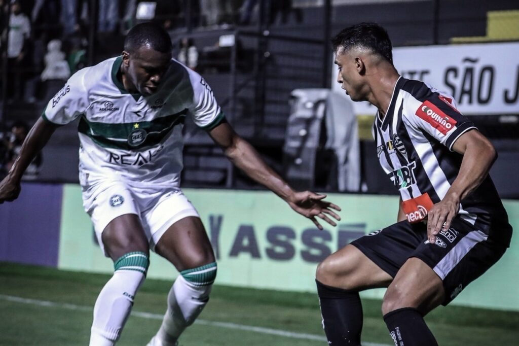 Em duelo equilibrado e com dois gols anulados, Athletic e Coritiba ficam no empate