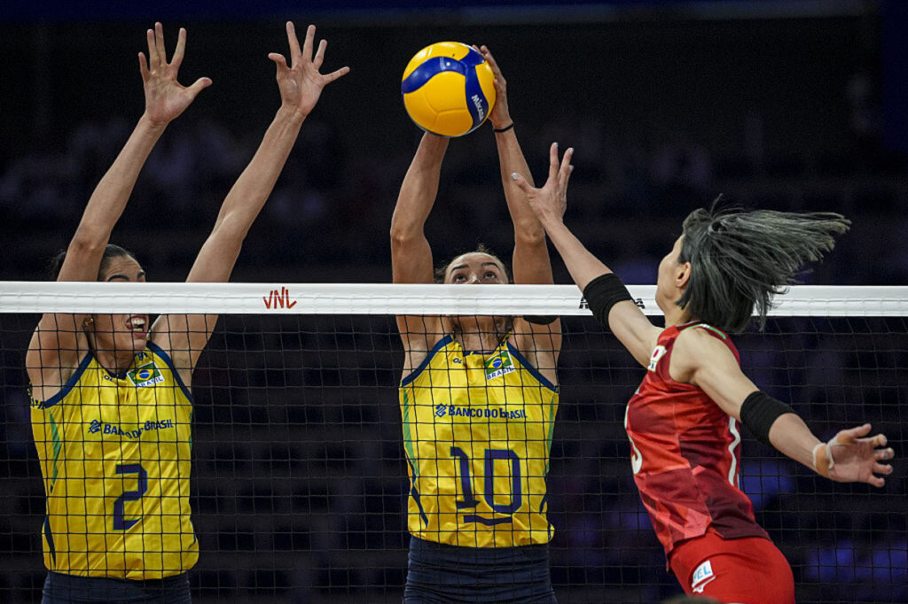Brasil supera Japo no tie-break e decide VNL contra a Itlia