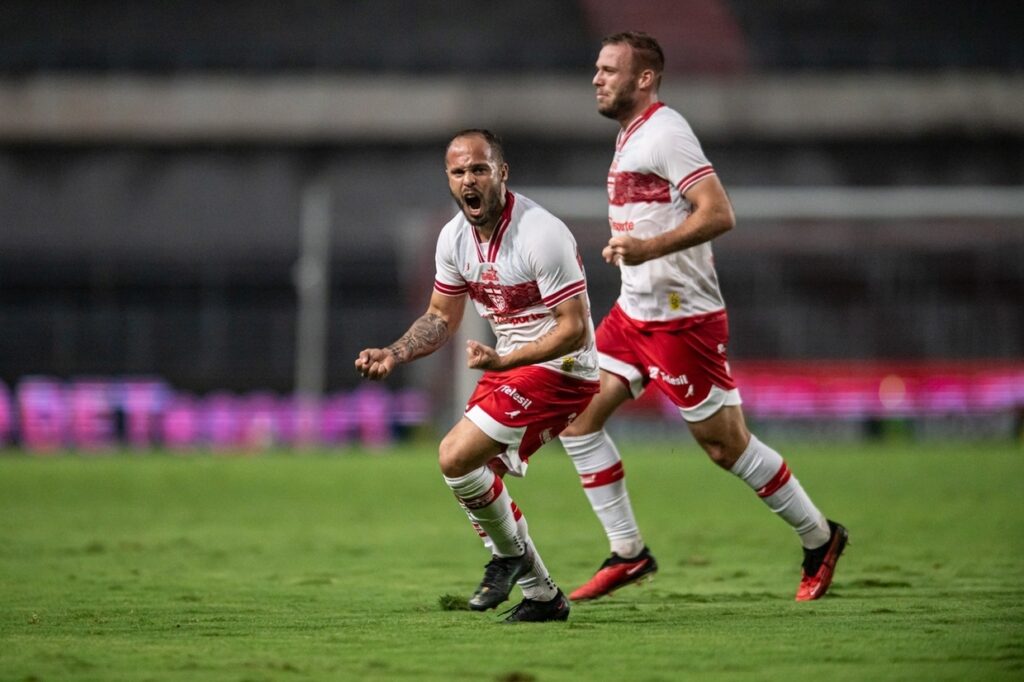 CRB surpreende e goleia o Novorizontino para voltar a vencer na Srie B