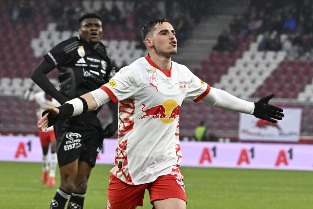 Ajax acerta contratao de destaque do RB Salzburg no Super Mundial