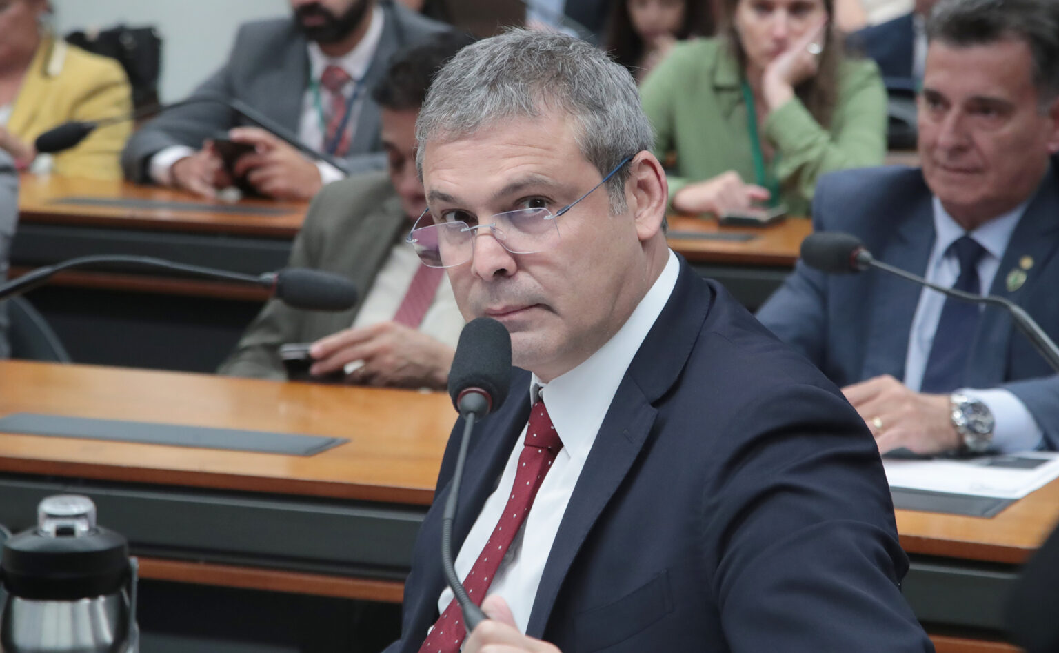 Líder do PT pede que STF investigue Tarcísio de Freitas