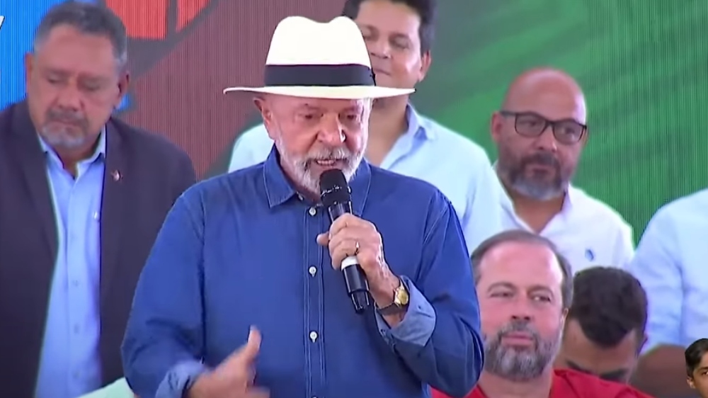 Lula retoma provocação a Trump e diz que Bolsonaro vai para o “xilindró”