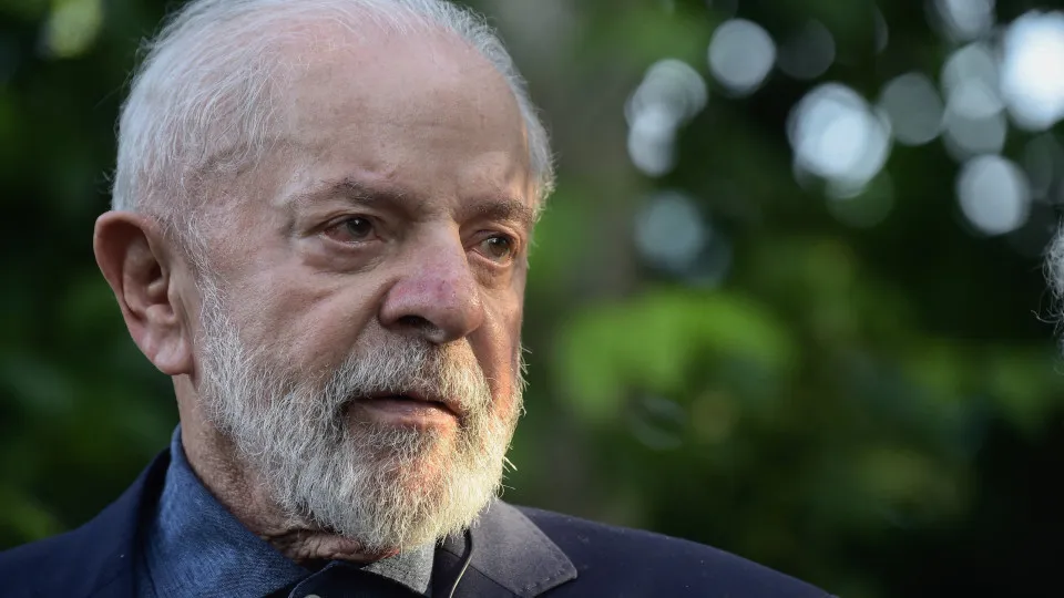 ‘Não vou entregar esse país de volta àquele bando de malucos’, diz Lula sobre 2026