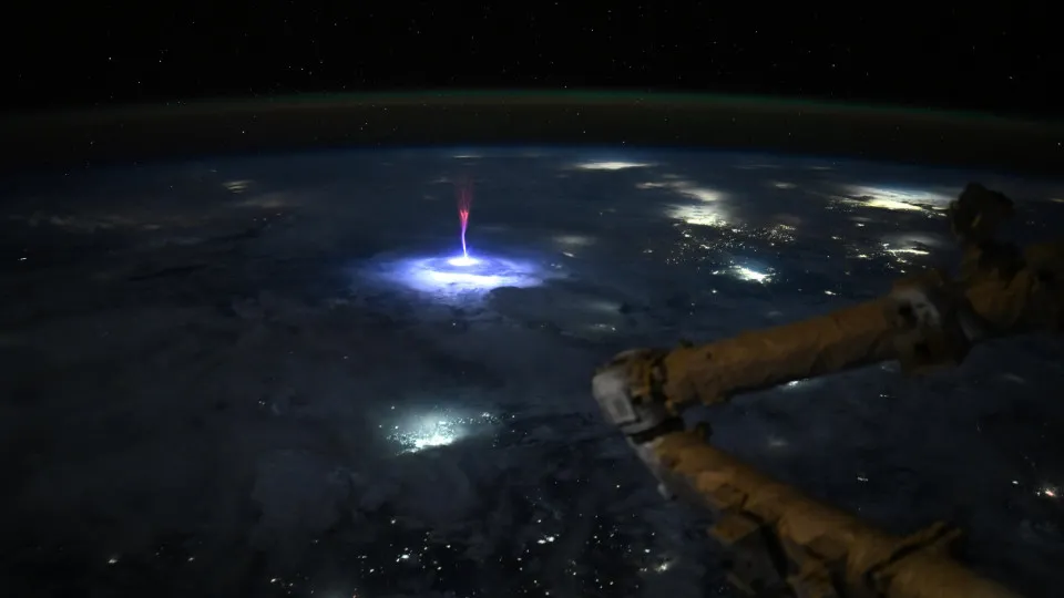 Imagem rara mostra fenômeno luminoso captado da Estação Espacial