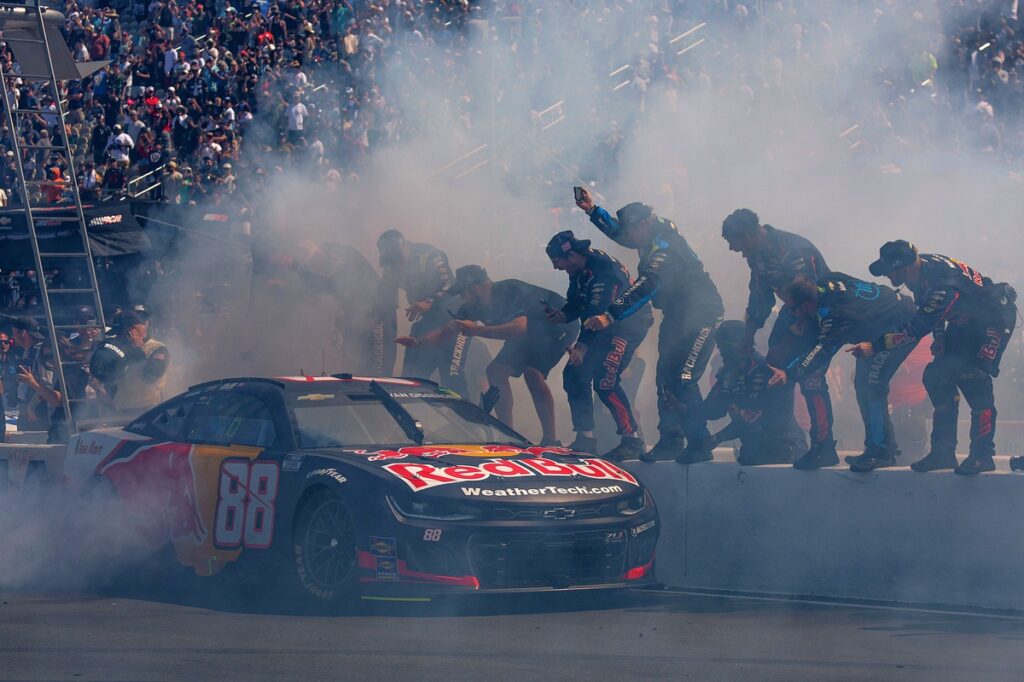Gisbergen ‘doutrina’ mais uma vez e vence em Sonoma
