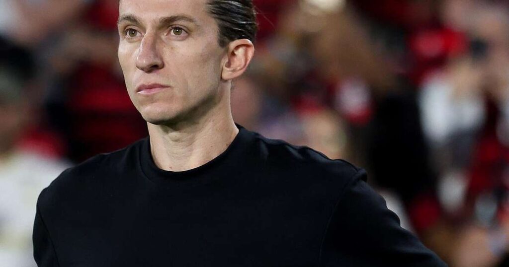Com feito histórico, Filipe Luís mantém cautela sobre renovação com Flamengo