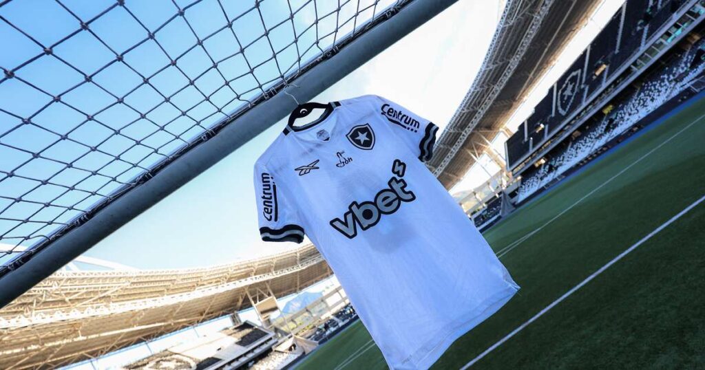Botafogo encaminha contratação de ex-jogador do Barcelona e da Seleção Brasileira
