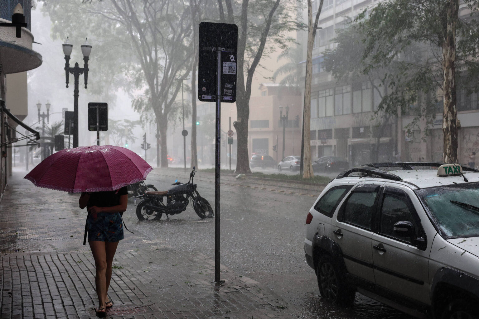 Frente fria chega nesta sexta (8) e provoca chuva em SP – 08/08/2025 – Cotidiano