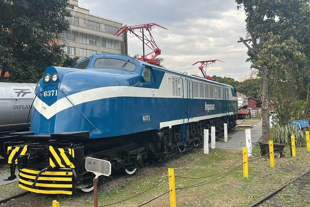 Locomotiva revitalizada ganha cores da Fepasa em São Paulo – 16/08/2025 – Sobre Trilhos