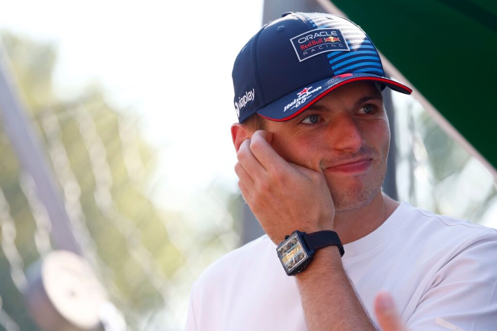 Por que Verstappen não comentou rumores de ida para Mercedes