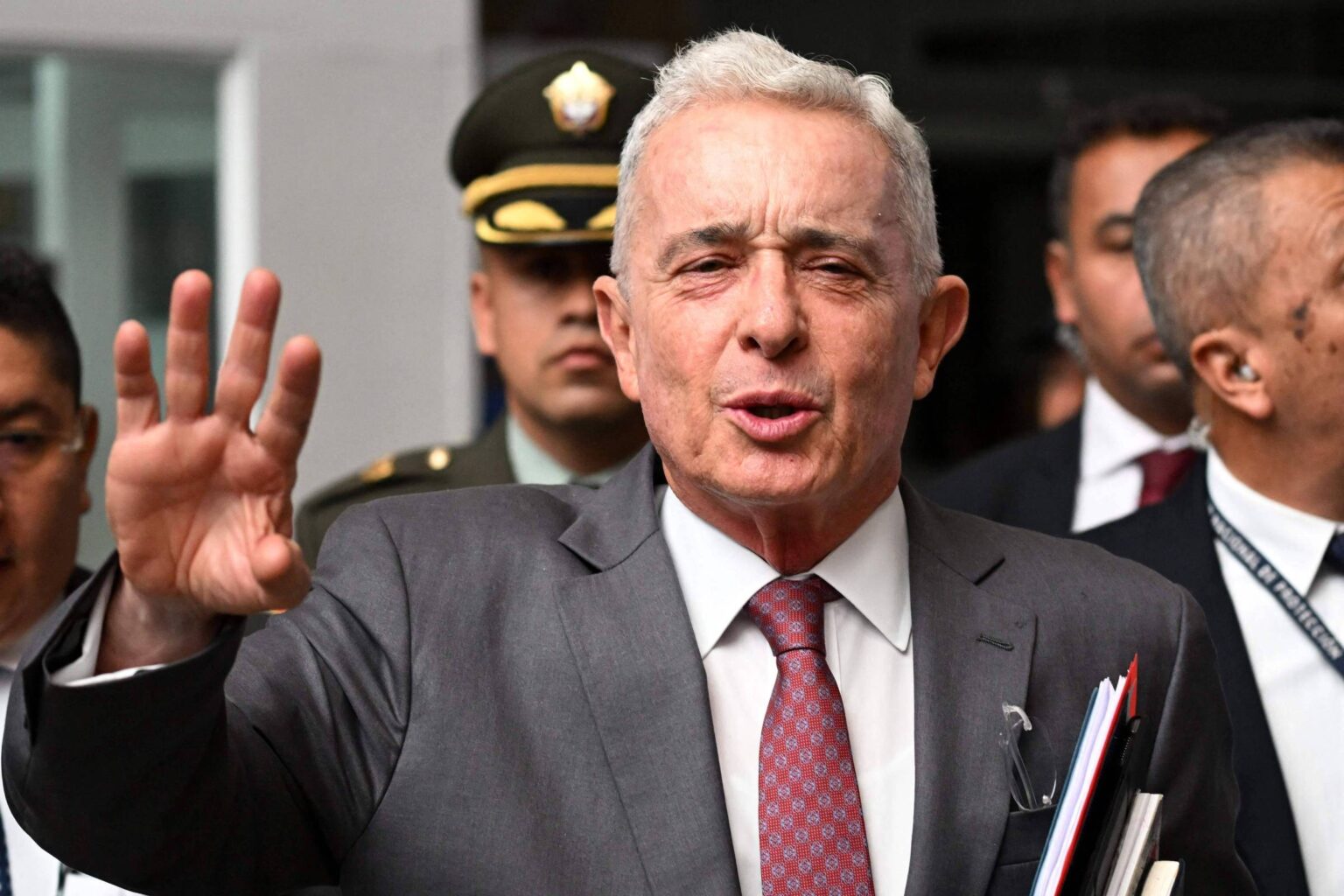 Justiça da Colômbia ordena libertação de Álvaro Uribe – 19/08/2025 – Mundo
