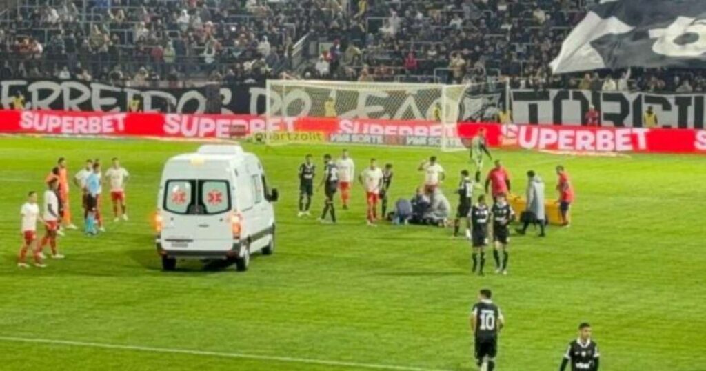 Marlon Freitas sofre choque feio de cabeça e é levado para o hospital