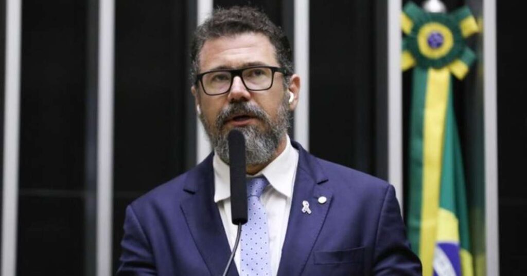 Deputado diz que é autista e que não entendeu o que acontecia para evitar suspensão por motim