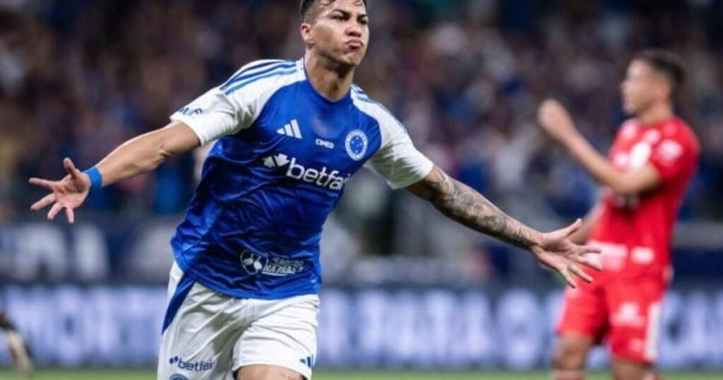 Kaio Jorge indica consistência como sinal de evolução em vitória do Cruzeiro