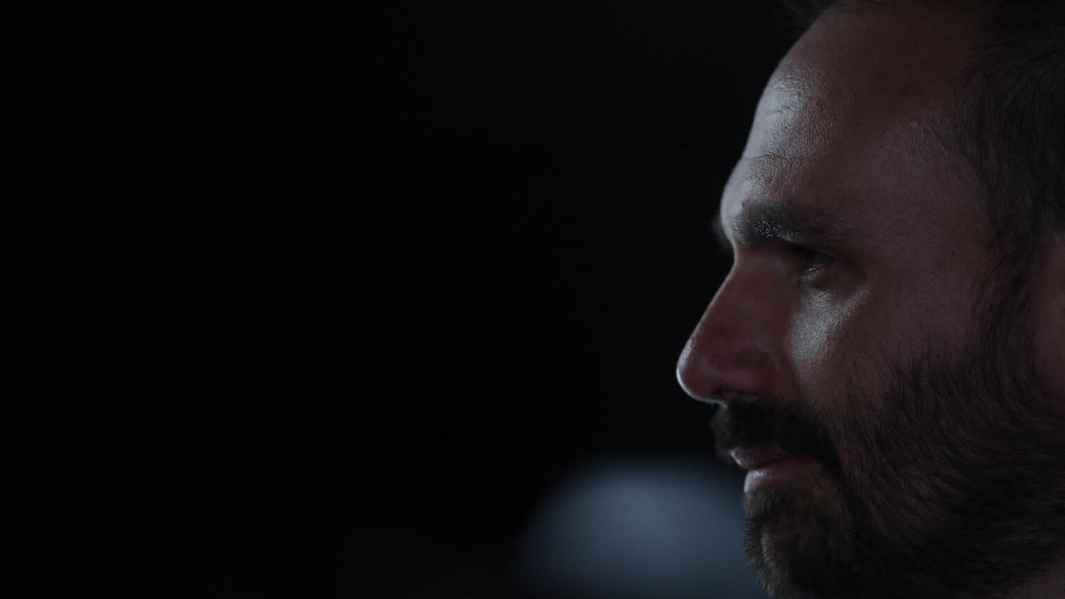 Dino impede aplicação da Lei Magnitsky, diz Eduardo Bolsonaro