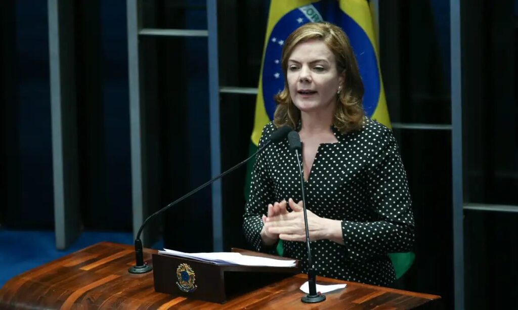 Gleisi usa “adultização” de Felca para regras das plataformas