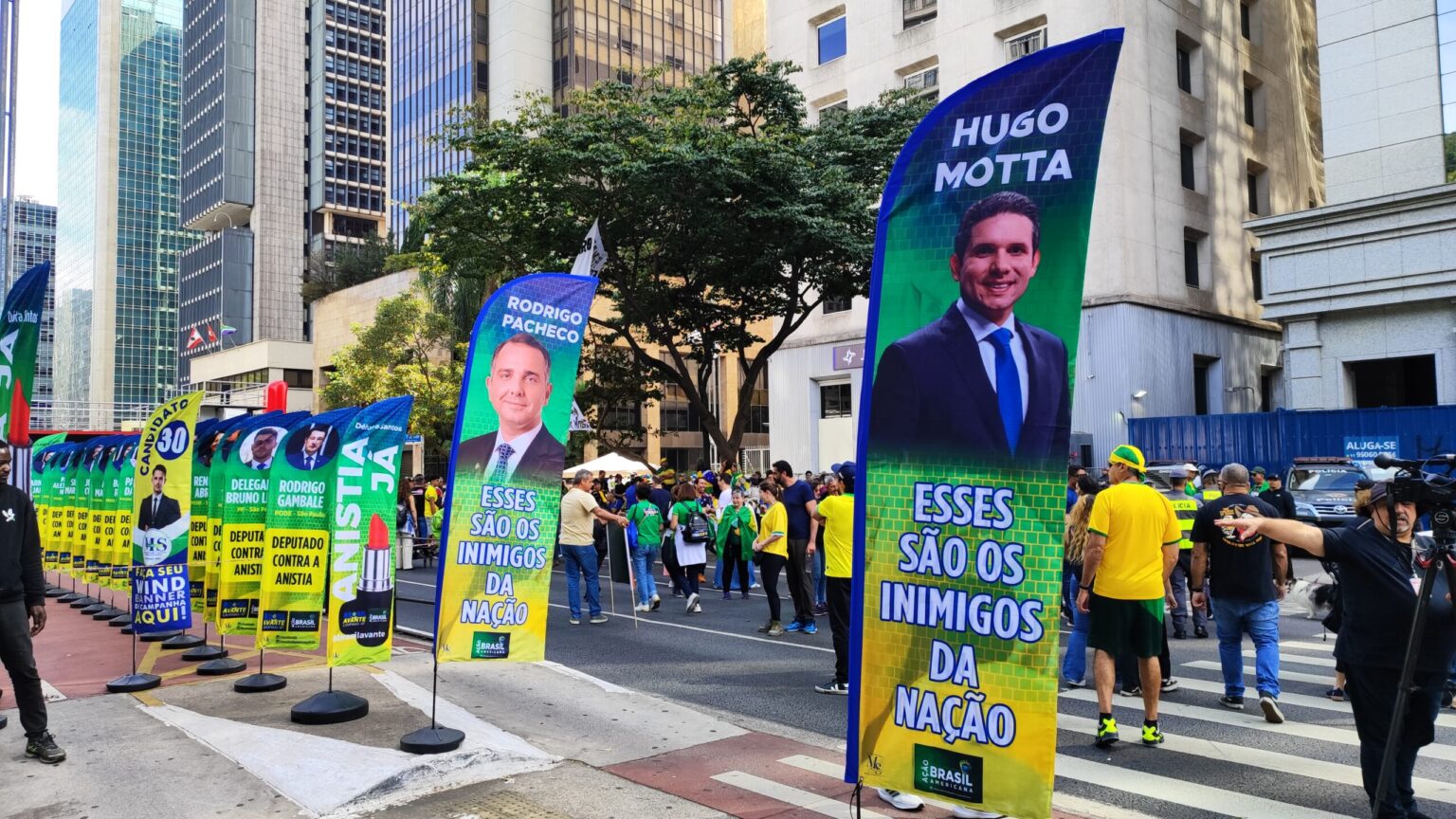 Motta é vaiado na Paulista e tratado como “inimigo da nação”
